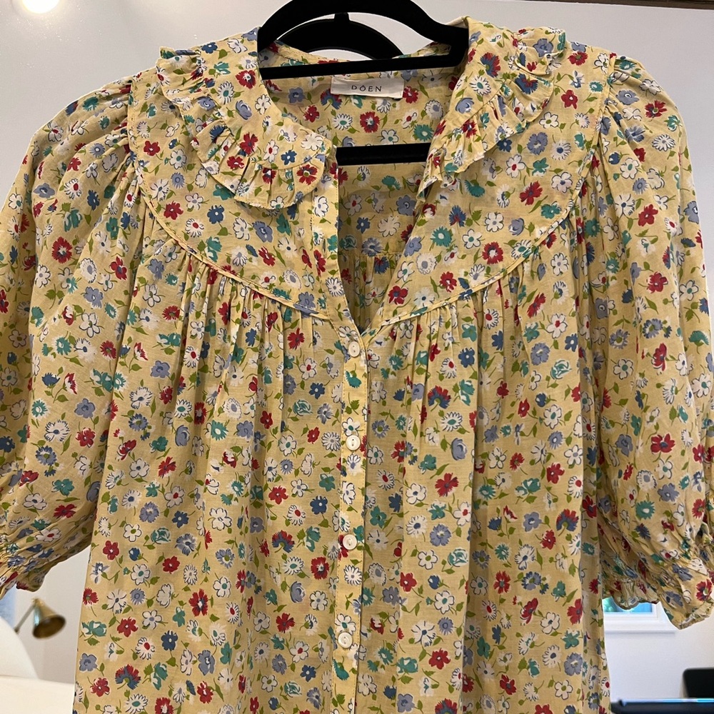 Doen blouse size small. Worn a couple of times! It’s a beautiful blouse!